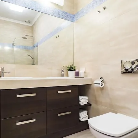 Historic Market Square -140m2 Grand As R504