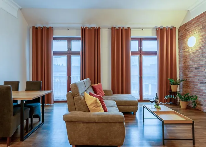 Historic Market Square -140m2 Grand As R504